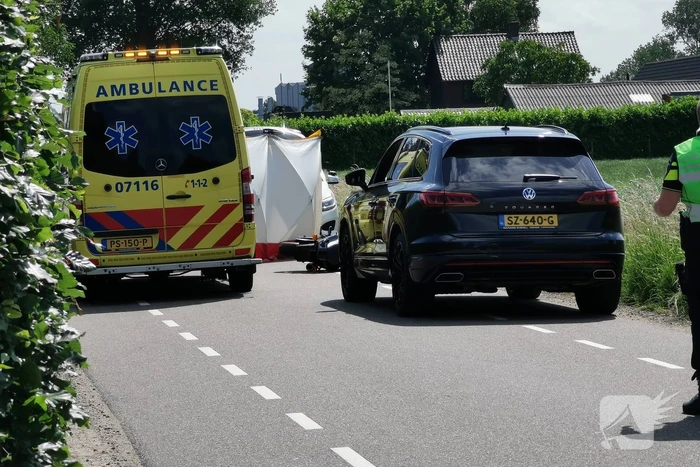 Motorrijder overleden bij botsing met auto