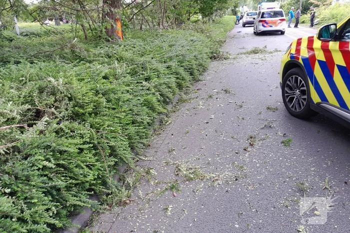 Motorrijder slaat over de kop
