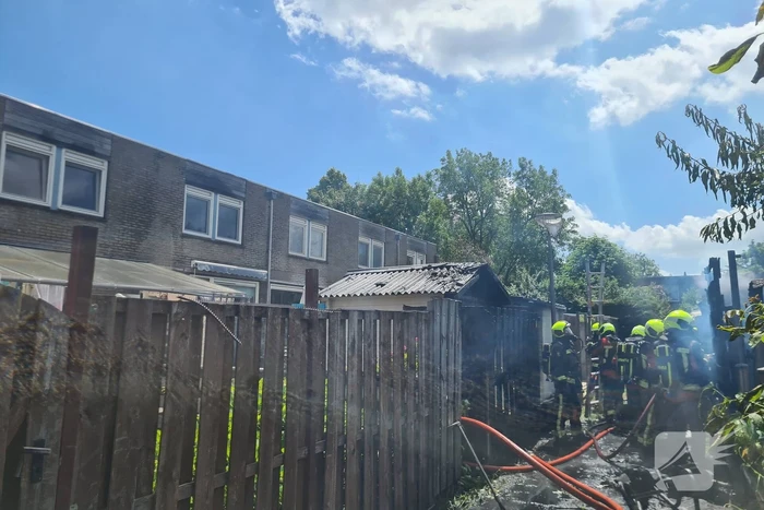 Schuur en schuttingen verwoest vanwege brand