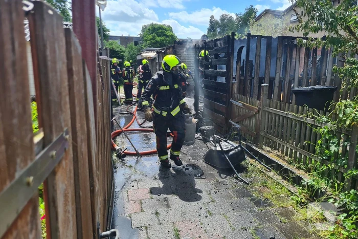 Schuur en schuttingen verwoest vanwege brand