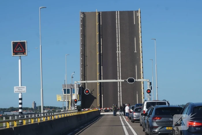 Grote verkeershinder door storing Zeelandbrug