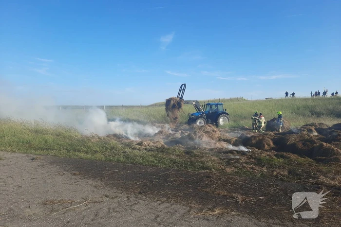 Meerdere hooibalen in brand