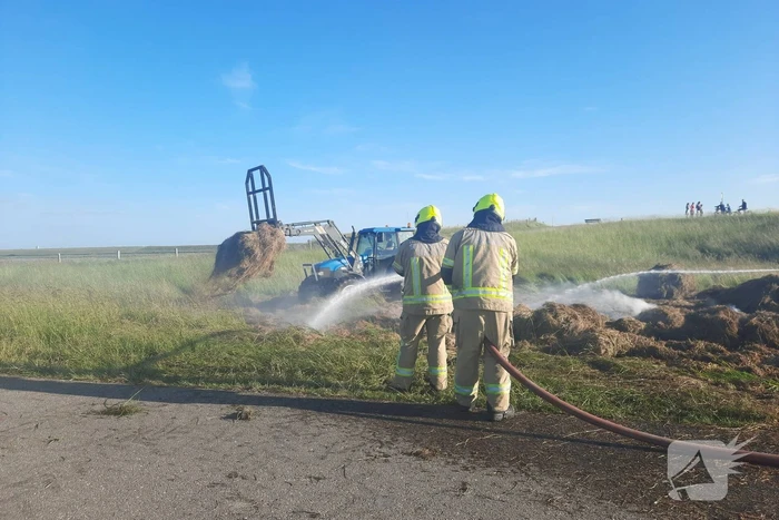 Meerdere hooibalen in brand