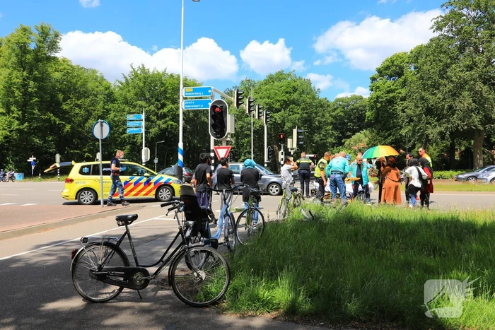 Kind op fiets aangereden door auto