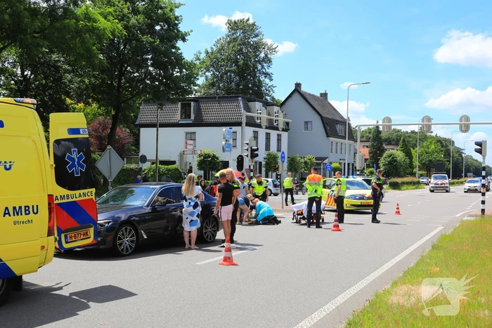 Kind op fiets aangereden door auto