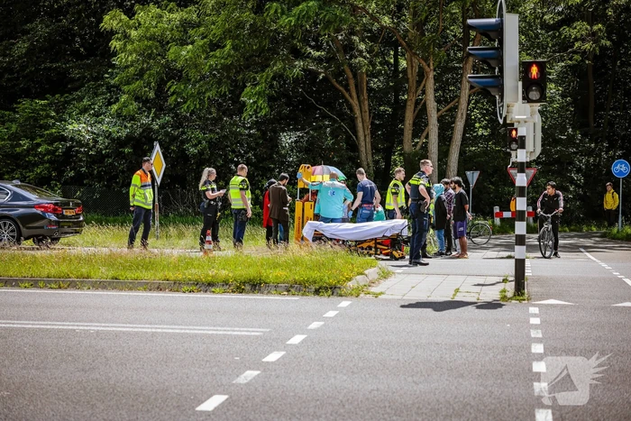Kind op fiets aangereden door auto