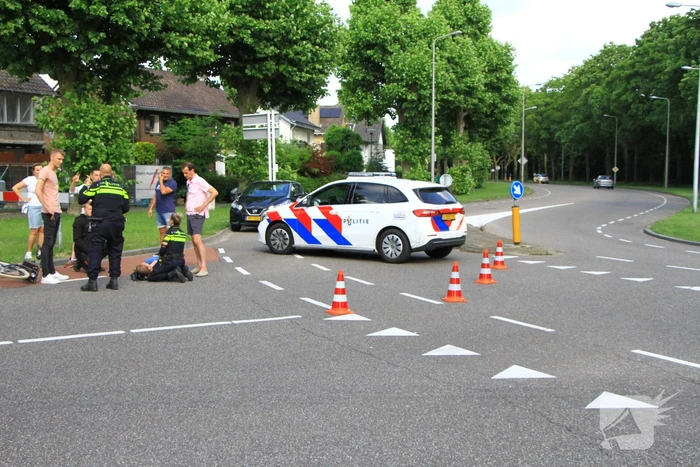 Bestuurder rijdt door na aanrijding met fietsster