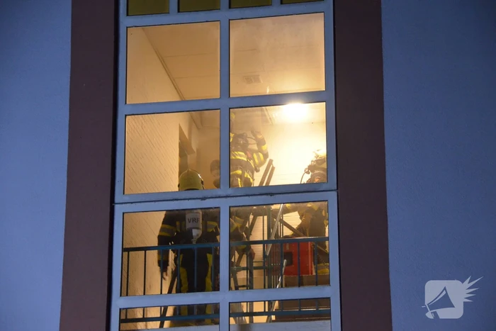 Flatwoningen ontruimd vanwege brand