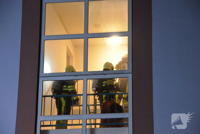 Flatwoningen ontruimd vanwege brand