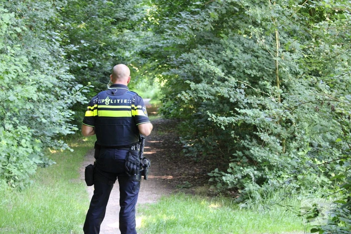 Bosgebied groots afgezet vanwege politieactie