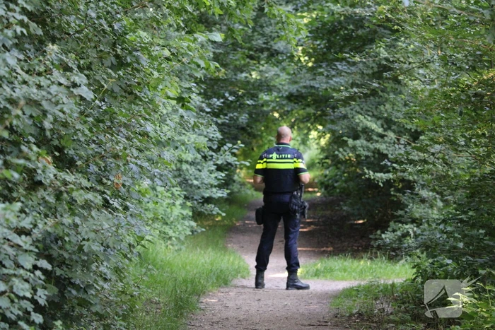 Bosgebied groots afgezet vanwege politieactie
