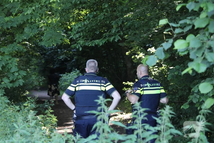 Bosgebied groots afgezet vanwege politieactie