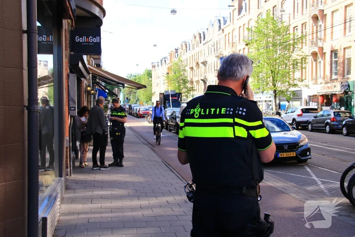 Geld buit gemaakt na overval op winkel