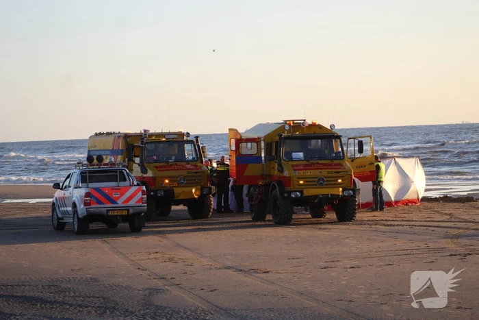 Hardloper onwel op strand