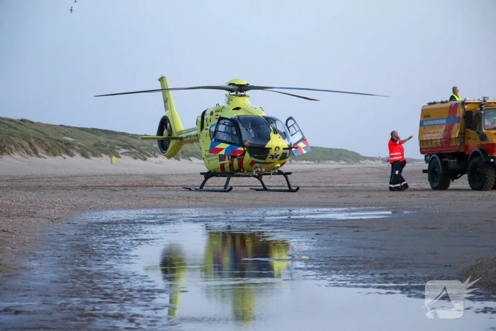 Hardloper onwel op strand