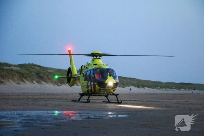 Hardloper onwel op strand