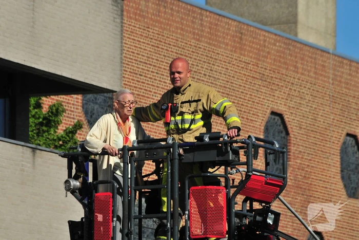 Personen uit brandende bovenwoning gered