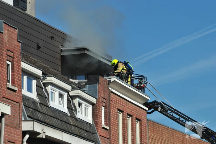 Personen uit brandende bovenwoning gered