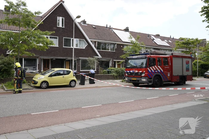 Brandweer doet metingen vanwege gaslucht