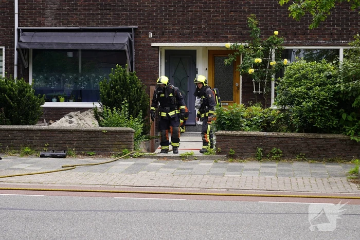Brandweer doet metingen vanwege gaslucht