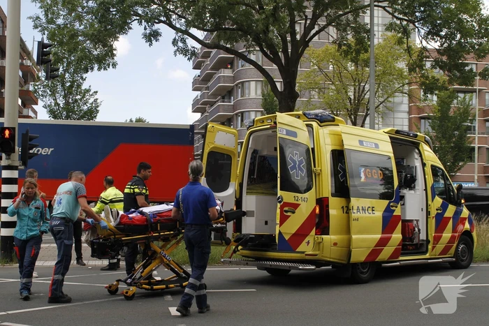 Scooterrijder gewond bij aanrijding met auto