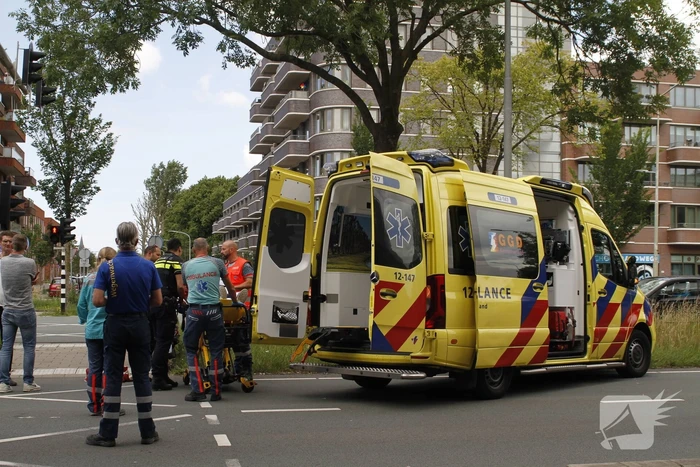 Scooterrijder gewond bij aanrijding met auto