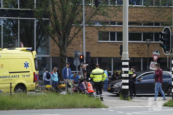 Scooterrijder gewond bij aanrijding met auto