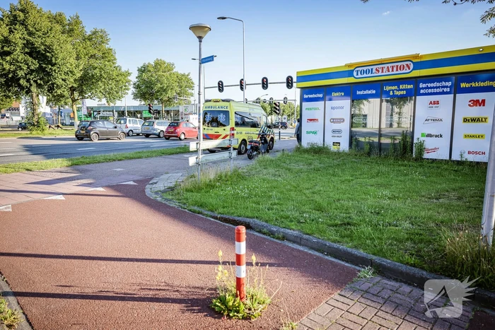Vrouw gewond bij aanrijding op fietspad