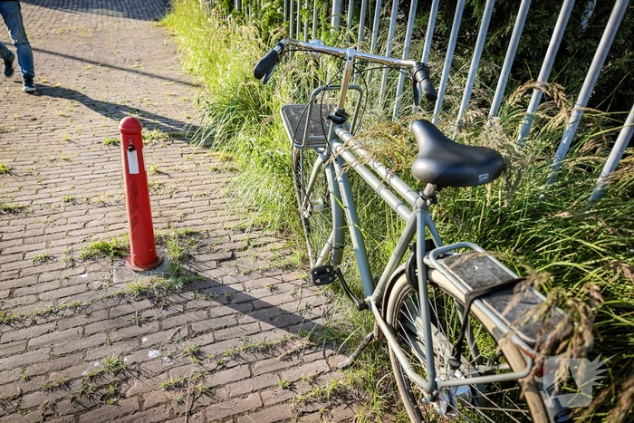 Vrouw gewond bij aanrijding op fietspad