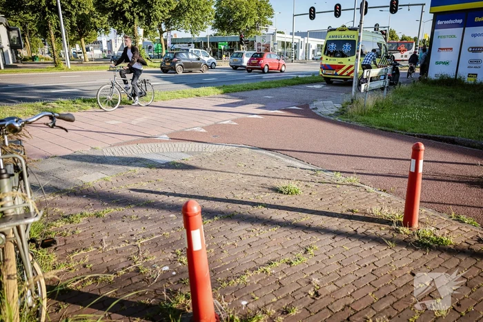 Vrouw gewond bij aanrijding op fietspad