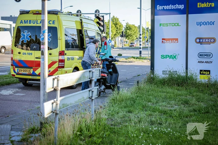 Vrouw gewond bij aanrijding op fietspad