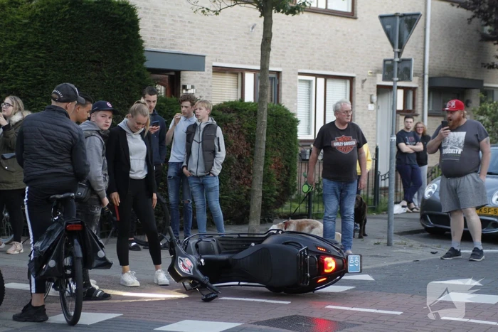 Scooterrijder gewond bij botsing met auto