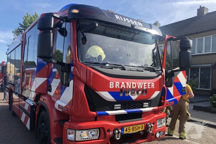 Brandweer doet onderzoek naar afgaan van rookmelder in woning