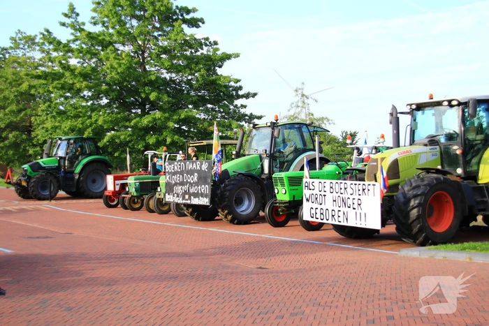 Boeren demonstreren voor stadhuis