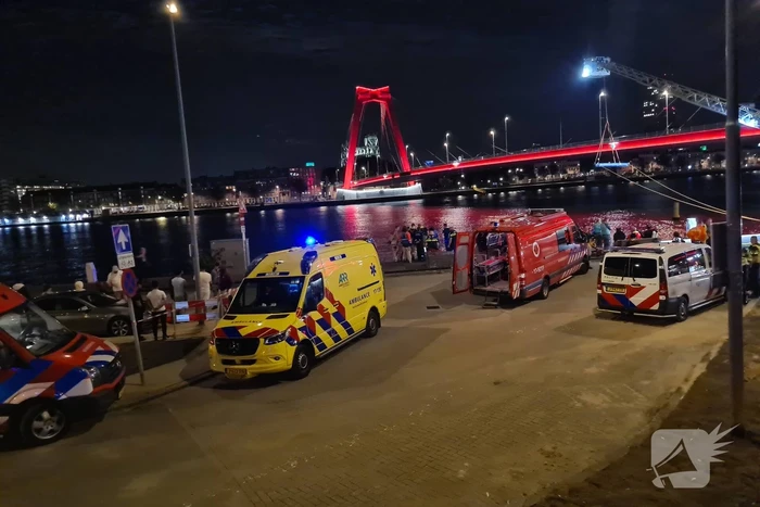 Scooter rijdt maas in, hulpdiensten opzoek naar slachtoffers