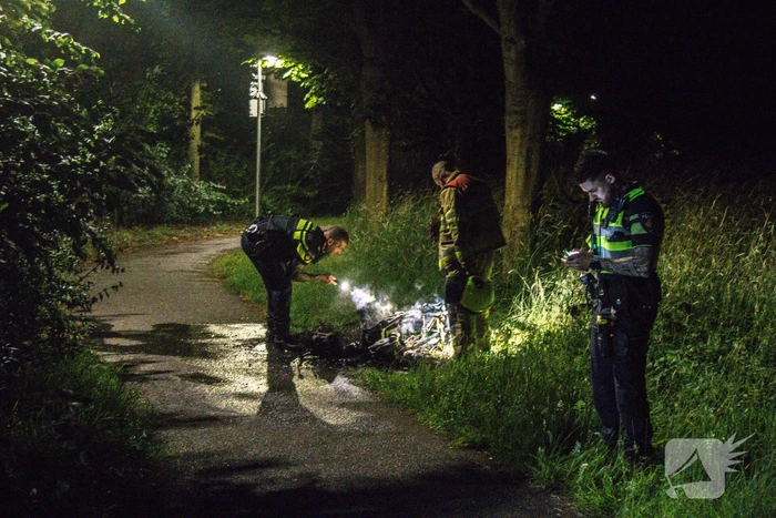 Scooter verwoest vanwege brand in Limbrichterveld