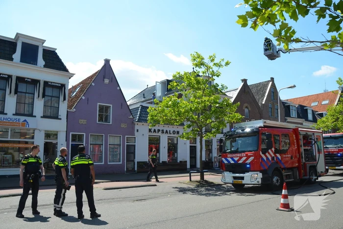 Veel rook bij brand in dak van Meubelcarrousel