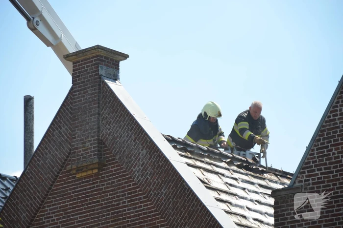 Veel rook bij brand in dak van Meubelcarrousel