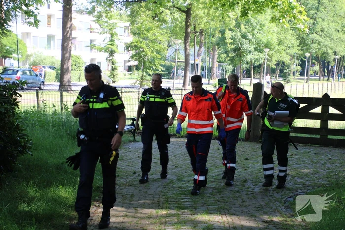 Persoon onder verdachte omstandigheden aangetroffen in bos