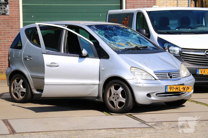 Motorrijder geschept door personenauto