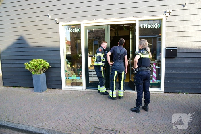 Brand in bloemenwinkel door onkruidverbranding