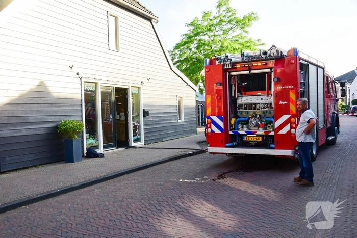 Brand in bloemenwinkel door onkruidverbranding