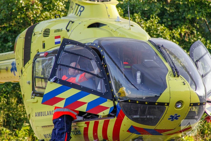 Traumahelikopter landt bij manege