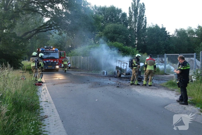 Aanhanger zwaar beschadigd vanwege brand
