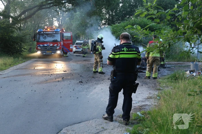 Aanhanger zwaar beschadigd vanwege brand