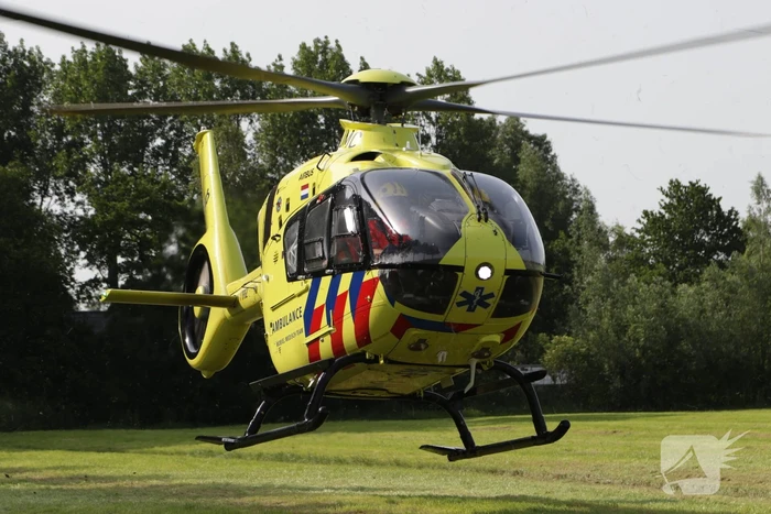 Gewonde nadat auto in sloot belandt