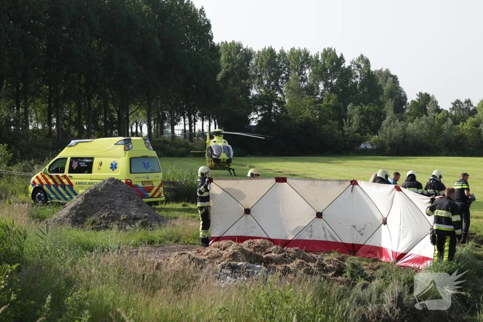 Gewonde nadat auto in sloot belandt