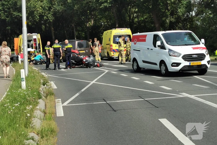 Ongeval tussen voertuigen en motoren