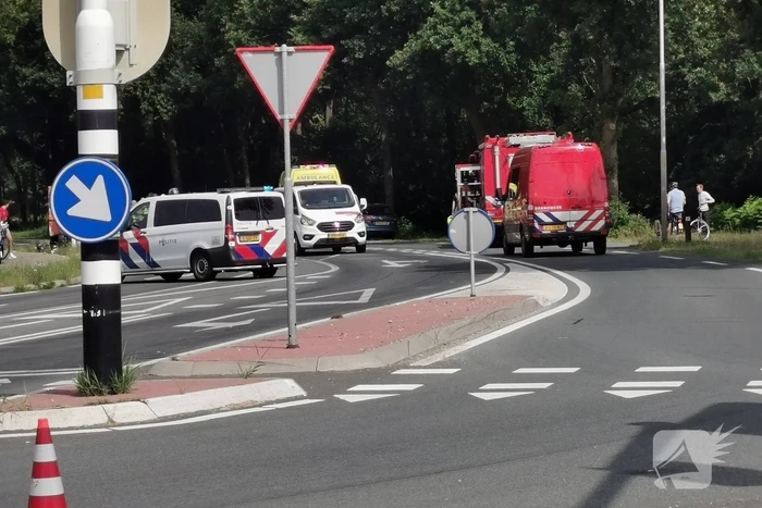 Ongeval tussen voertuigen en motoren