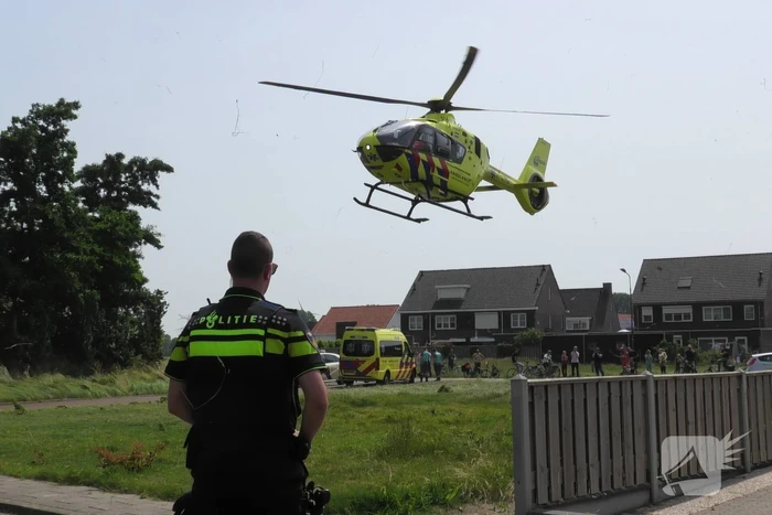 Kind ernstig gewond na val uit boom